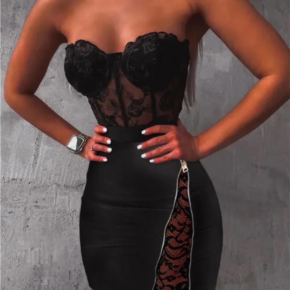 BEAUTIFUL BLACK LACE ZIP UP DRESS - Picture 3 of 6